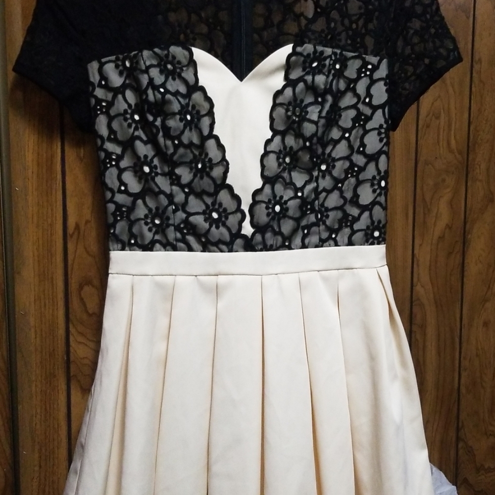 Chi chi London dress